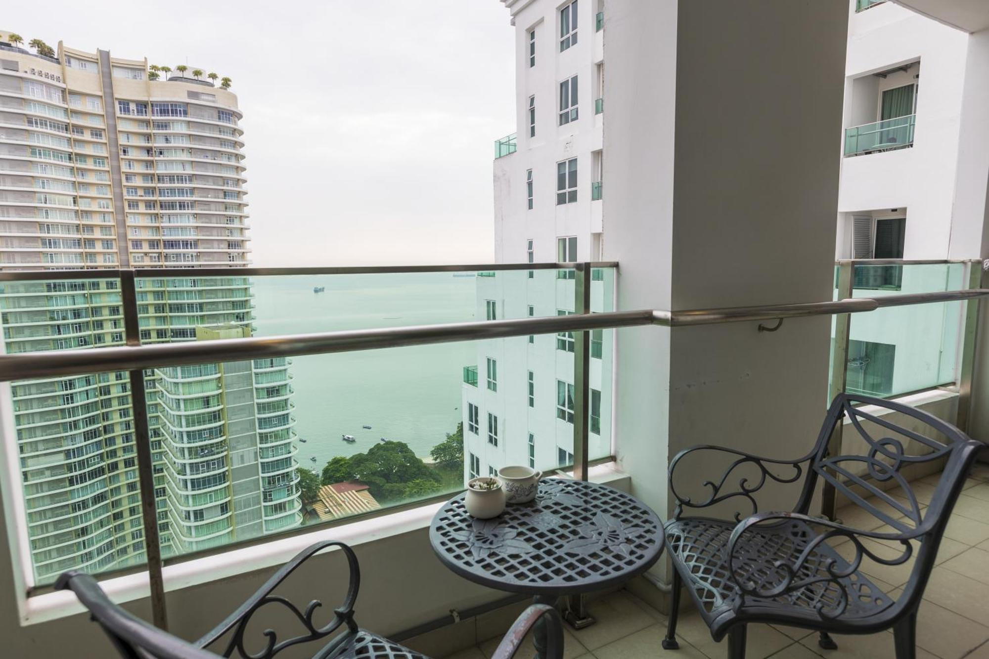 Sky Suites George Town Exteriér fotografie
