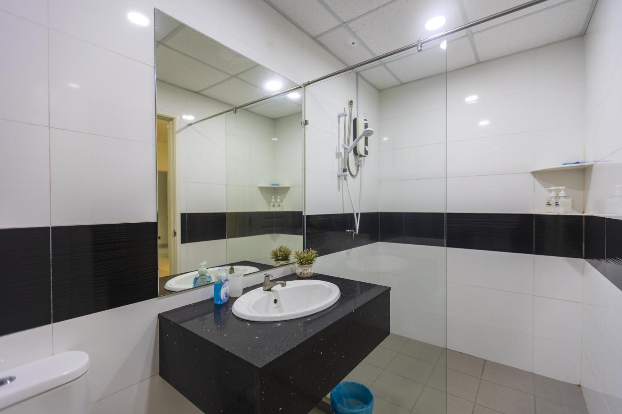 Sky Suites George Town Exteriér fotografie